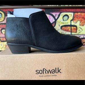 Black Leather Rocklin Softwalk Ankle Bootie Size 8.5 N